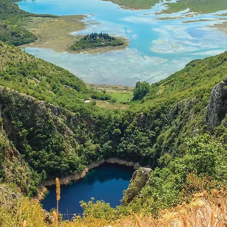 Semesterbostad Beautiful In